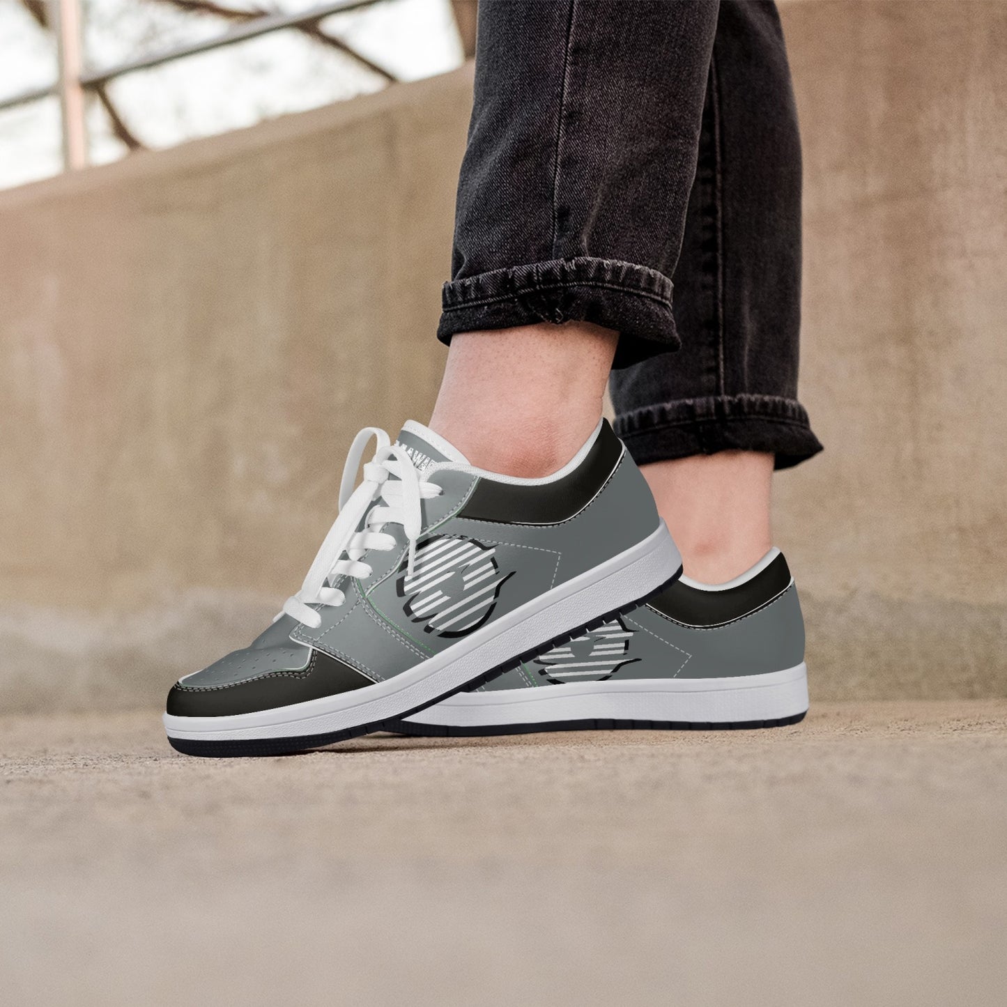 Low-Top Leather Gray Sneakers